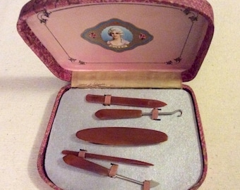 Celluloid Maniküre Set mit Original Box - 1940s Queen