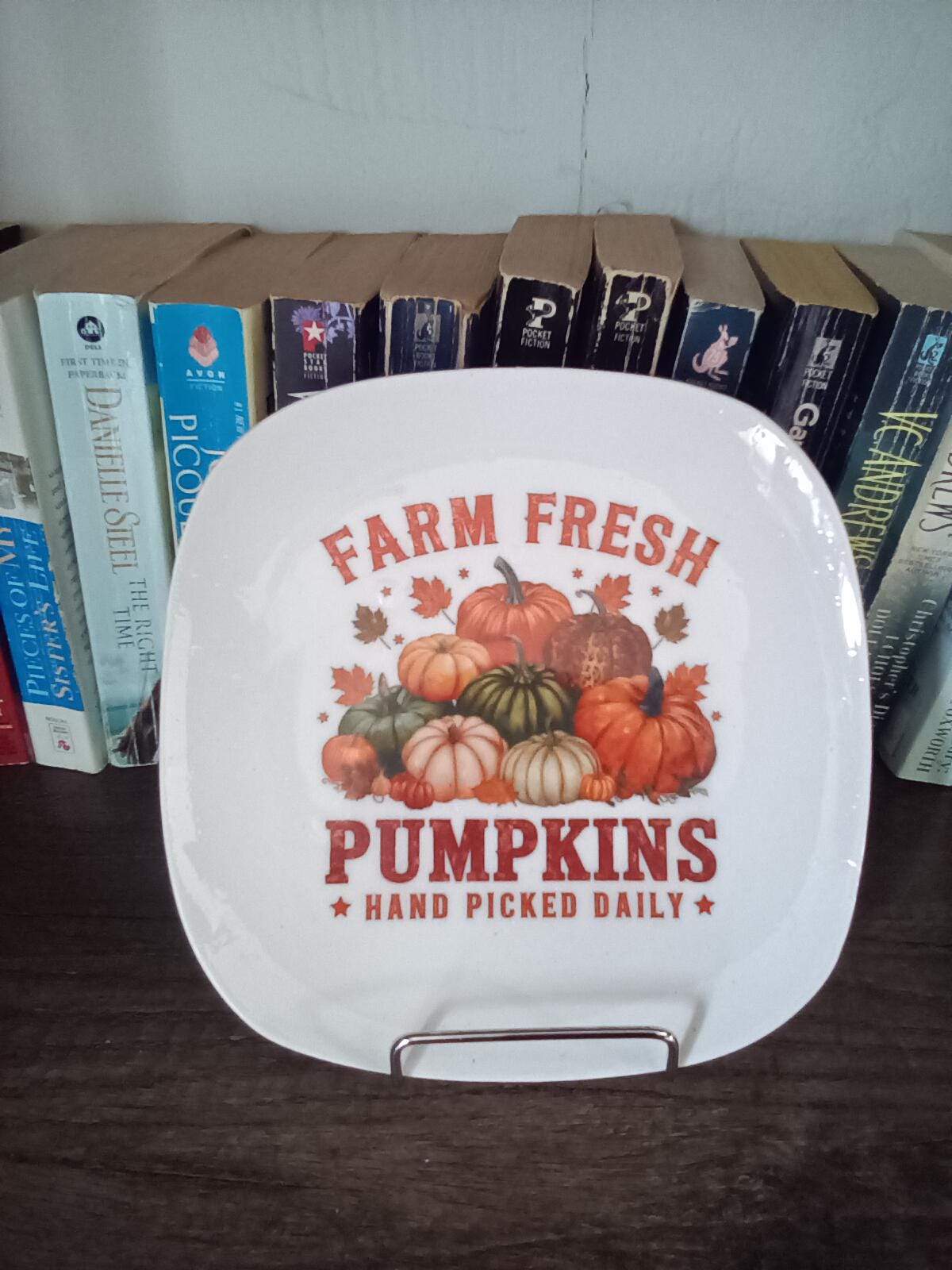 Farm fresh pumpkin display plate
