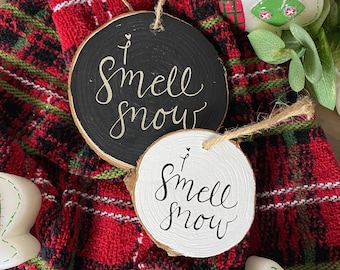 I Smell Snow Wooden Circle Ornament  | Holiday Season, Lorelai and Rory Pop Culture Gift, Wooden Christmas Tree Decoration, First Snow Gift