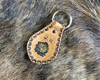 Bass Fish Custom Leder Schlüsselanhänger mit Initialen