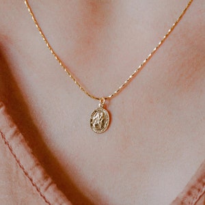 Collar de San Cristóbal de Oro, Regalo de Viaje, San Cristóbal chapado en oro de 14k, Joyería Delicada, Regalo de Joyería Católica para Mamá