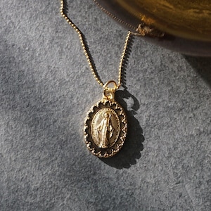 Gold Miraculous Medal Necklace, Virgin Mary Pendant, Dainty Religious Necklace, Catholic Jewelry, Gift for Mom, 14k Gold Filled Necklace