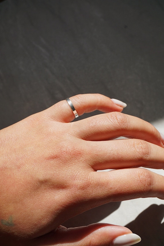 2mm シンプル ピンキーリング 925スターリングシルバー 薄型 ミニマリスト スタッキング ナックル プレーン バンド リング サイズ 2-4.75 シルバーメッキ。 リング シルバー(925) 2mmリング ピンキーリング | May-Anhel