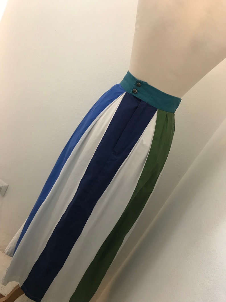 Jupe longue aux couleurs contrastées vintage finlandaise des années 70 / Rayures géométriques abstraites / Bleu sarcelle indigo bleu marine Chartreuse vert herbe / Taille XS S / VOIR LA VIDÉO image 2