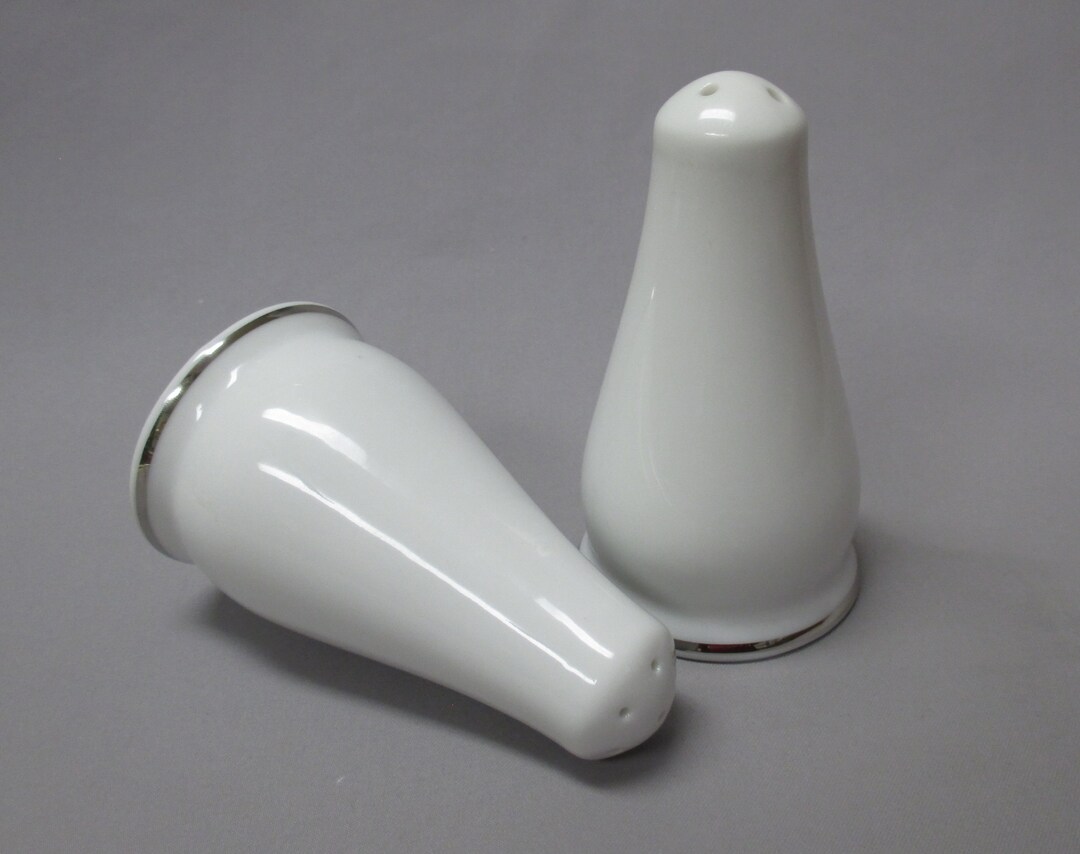 White Salungo salt and pepper shakers