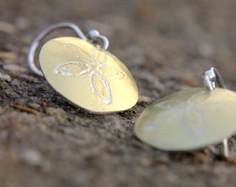 18K gold and sterling silver disc earrings with hand-engraved sand-dollar pattern