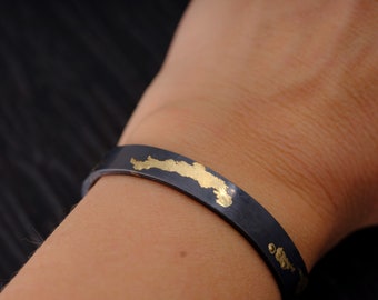 Black and gold women's cuff bracelet in oxidized silver and 14K gold