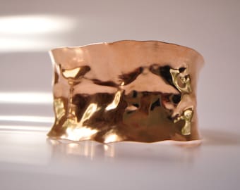 Breites Manschettenarmband, geschmiedete Bronze Armspange, Geschenk zum 8