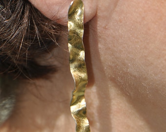 Orecchini lunghi in oro 18 carati e argento sterling, orecchini a barra ondulata
