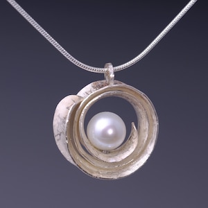 Natural white pearl and sterling silver pendant necklace