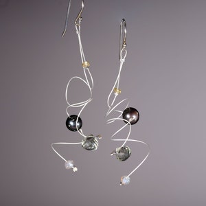 Boucles d&#39;oreilles en perle naturelle de Tahiti, améthyste verte, labradorite et grenat mandarin avec crochets en argent sterling