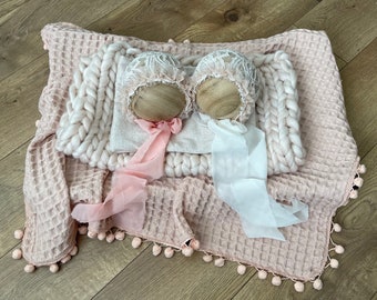 Basket Stuffer Mini Blanket Newborn Prop Set For Baby Girl Lace Bonnet Swaddle Stretchy Wrap Cotton Layer Infant Set