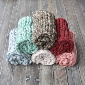 Newborn chunk knitted blanket, knitted soft mini blanket, infant blanket, baby layer, basket stuffer, newborn photography, photo props