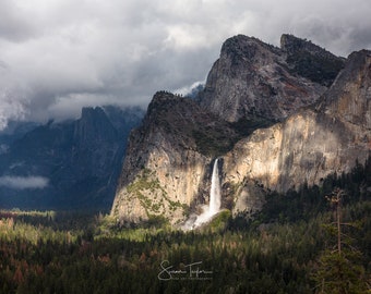 Yosemite Valley Canvas, Gran cascada Home Wall Decor, Bridalveil Fall, Moody Art, Stormy Mountain Print, Sierra Nevada Art, Susan Taylor