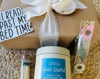 Book Lover Gift Set, Bookish Gift Set, Reader Gift, Reading Accessories, Reading Enthusiast Candle with Floral Bookmark, Book Club Gifts