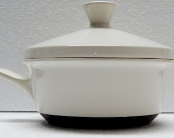 Fris Edam Pottery Holland Mid Century MCM Pequeña cazuela individual y tapa marfil con ribete marrón Condición MINT