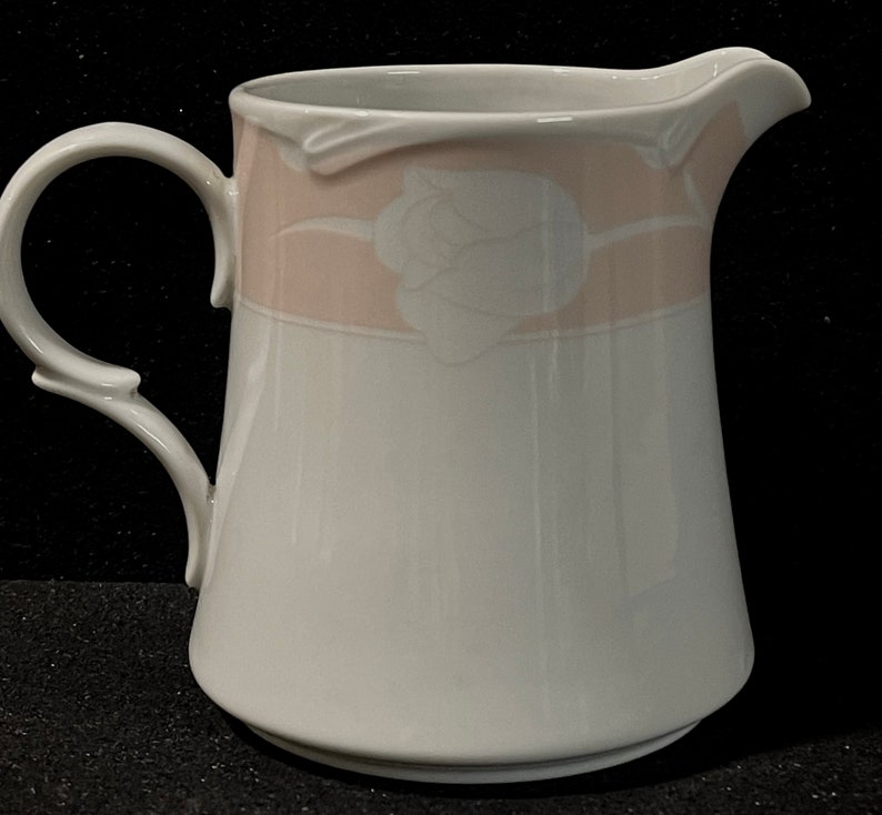 Ranmaru SWING TULIP PEACH Japan Creamer Dinnerware Extremely Hard to