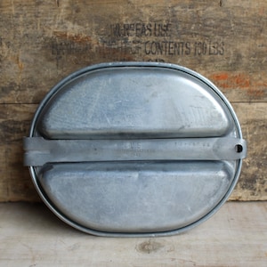 Vintage WWII Military Mess Kit, 1942 U.S. Knapp-Monarch Co. Mess Kit, WW2 Metal Frying Pan, 1940s Army Mess Kit, Camping Pan, Movie Prop