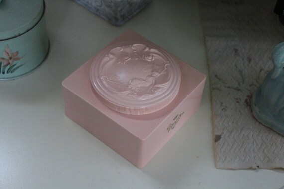Vintage Full Evyan Pink Powder Box With White Shoulders Dusting