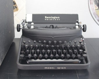 Antique Remington Noiseless Typewriter with Case, Model 7 Remington Rand Manual Typewriter, Vintage Working 1940s Black Typewriter