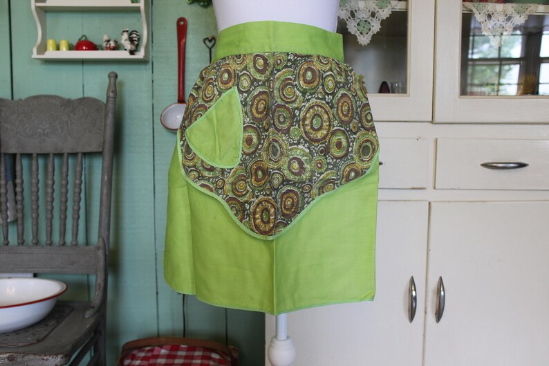 Retro Apron 1970s Mod Green Apron Vintage Apron for Your Retro Kitchen Two Sided Apron Reversible Avocado Green Half Apron