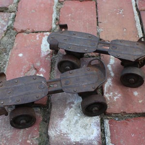Vintage Roller Skates, Rusty Roller Skates, Pair of Metal Roller Skates from the 1960s, Child's Roller Skates, Metal Skates, 60s Skates