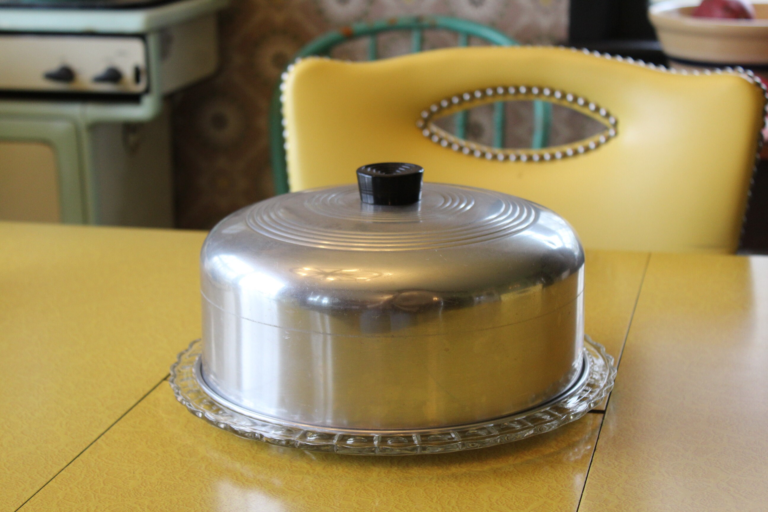 Vintage 10” X 4.5” Metal Cake Cover Carrier Lid Gold & White W/ Insert Tray  Pan