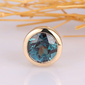 Round Cut 1.5CT Alexandrite Pendant, Bezel Set 10K Yellow Gold Alexandrite Pendant, June Birthstone Gift For Women, Color Changing Pendant