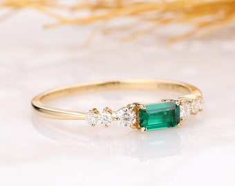 Emerald Wedding Band, Emerald Cut Emerald Stone, Green Stone Promise Ring, 14k Yellow Gold Wedding Band, Anniversary Gift, Bridal Ring