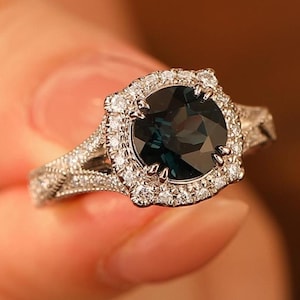 Natürliche Blauer Topas Ring London, Rundschliff 2 Karat Topas Ring, Halo Design, 14k Weißgold Ehering, Verlobungsring, Jubiläumsring