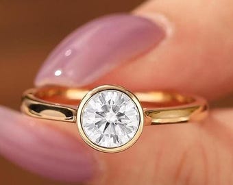 Incastonatura a castone, anello di fidanzamento con moissanite taglio rotondo da 7,5 mm, anello nuziale in oro giallo massiccio 14 carati, fede nuziale semplice, regalo per anniversario