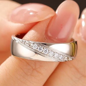 Moissanite Ehering, Ehering für Herren, Ehering aus 14K Weißgold, Geschenk für Ihn, zarter Ehering, Jahrestagsring