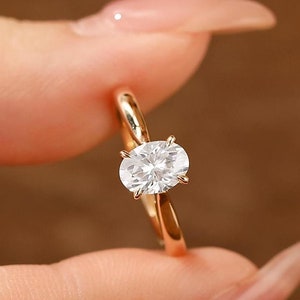Cadeau bague solitaire pour elle, bague de fiançailles en moissanite taille ovale 1 carat, alliance griffes en or jaune 14 carats, bague d'anniversaire art déco