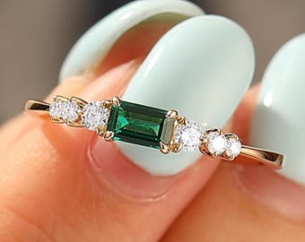 Emerald Wedding Band, Emerald Cut Emerald Stone, Green Stone Promise Ring, 14k Yellow Gold Wedding Band, Anniversary Gift, Bridal Ring