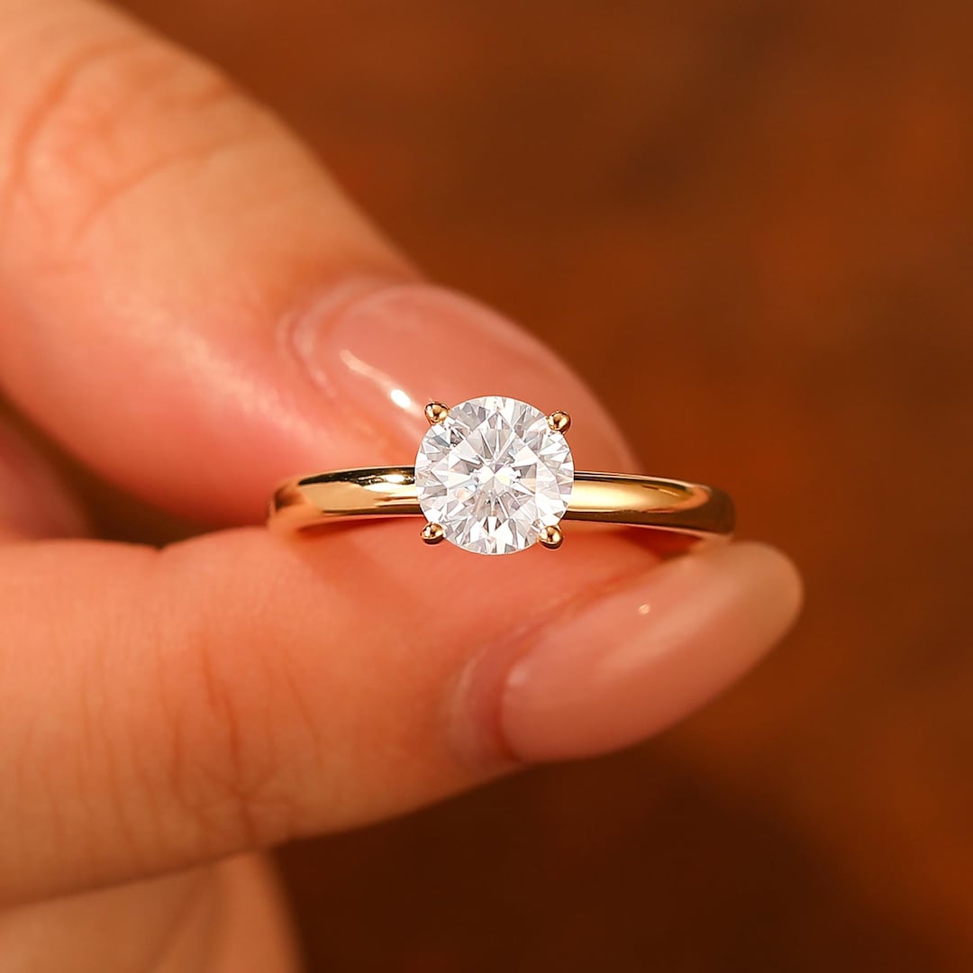 Bague solitaire, bague de fiançailles ronde en moissanite, bague