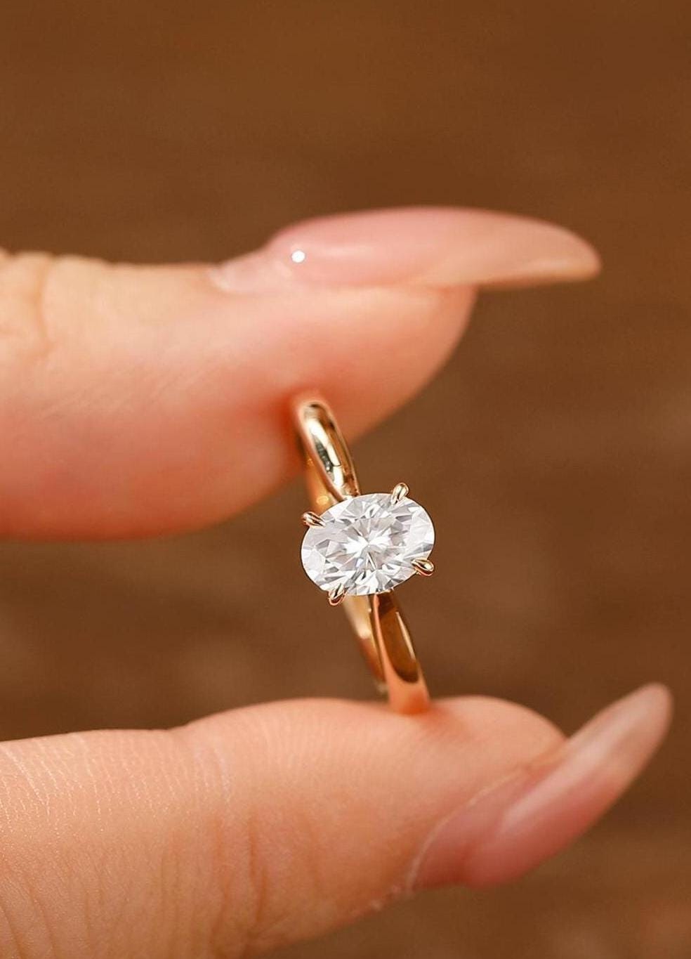 Solitär Ring Geschenk für Sie, 1ct Ovalschliff Moissanite Verlobungsring, 14K Gelbgold Krappen Set Ehering, Art Deco Jahrestag Ring