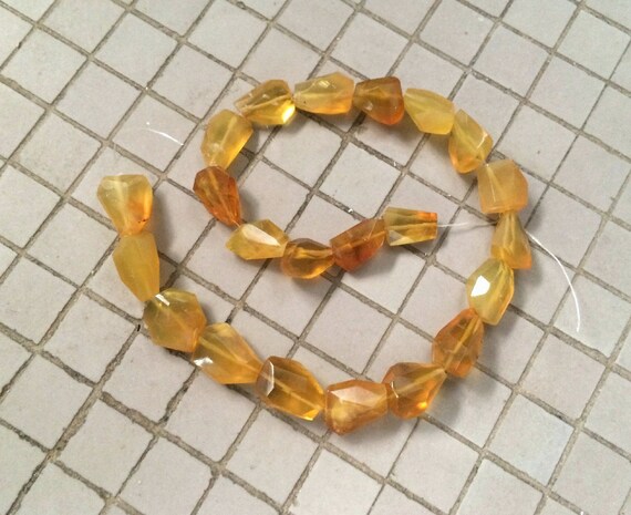 FACETED NUGGET BEADS 5081 24 VINTAGE GREEN AB ACRYLIC 20x15mm
