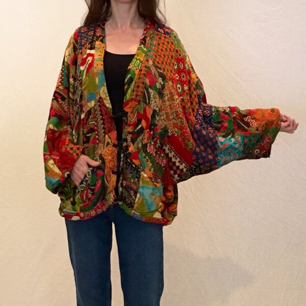 Vintage XL cotton patchwork jacket women/Quilted tapestry floral red ethnic print coat tribal/gypsy blouse top/hippie 60s boho jacket cocoon