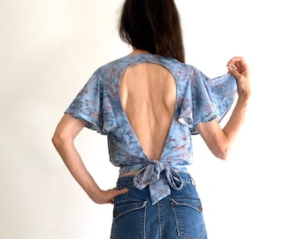 Vintage open back boho crop top women 90s 70s peasant blue blouse cut-out keyhole drapey loose SMOCK flutter short sleeve wrap tie waist