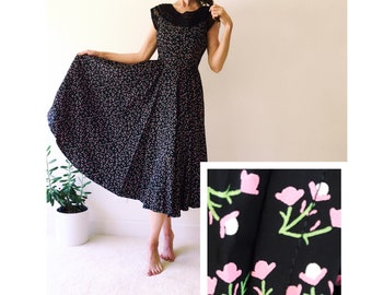 Vintage 1950s prom dress XS 2 women black pink formal evening 50s pin-up fit flare full circle skirt sheer lace ruffle floral dress