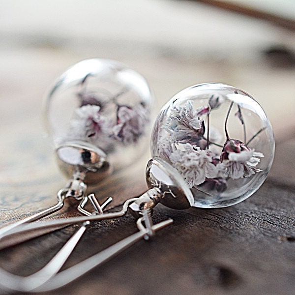 Dried flower earrings Terrarium earrings Real flower earrings Botanical glass globe Nature jewelry White and purple flowers earrings