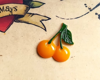 Vintage inspired fruit brooch in 40s 50s bakelite style