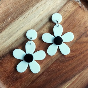 60s Style Daisy Earrings in White and Black, Mod Style Resin Jewellery by RosieMays