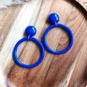 Pendientes de aro de resina azul, joyería extragrande hecha a mano