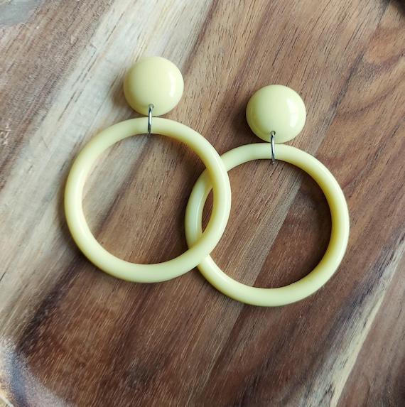 Butter Yellow Resin Hoop Earrings: 50s 60s Style, Stainless Steel Posts