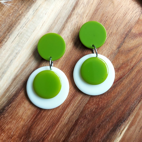 1960s Style Green and Cream Circle Drop Earrings, Handmade Resin Geometric Jewellery, Gift for Lovers of Retro Fashion.