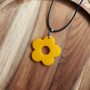 Mary Quant Necklace - Etsy UK