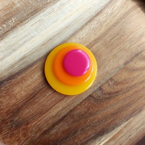 Round Resin Brooch in Layers of Pink, Orange and Yellow,  60s 70s Style Geometric Jewellery, Custom Colour Options, Unique Handmade Gifts