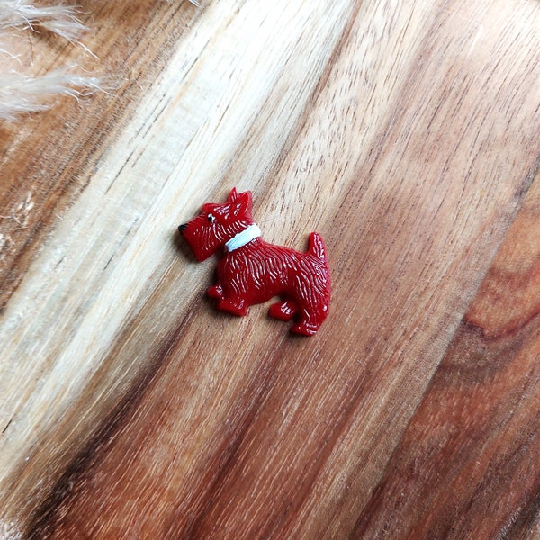 Small Berry Red Dog Brooch, Vintage Celluloid Style Pin, 40s 50s Inspired, Small Novelty Brooch, Resin Jewelry, Rockabilly, Pin Up.