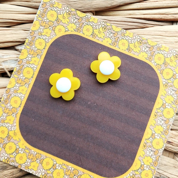 White + Yellow Daisy Babes - Dangle + Studs